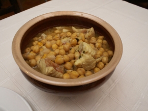 Garavanzos con peixe de rocha